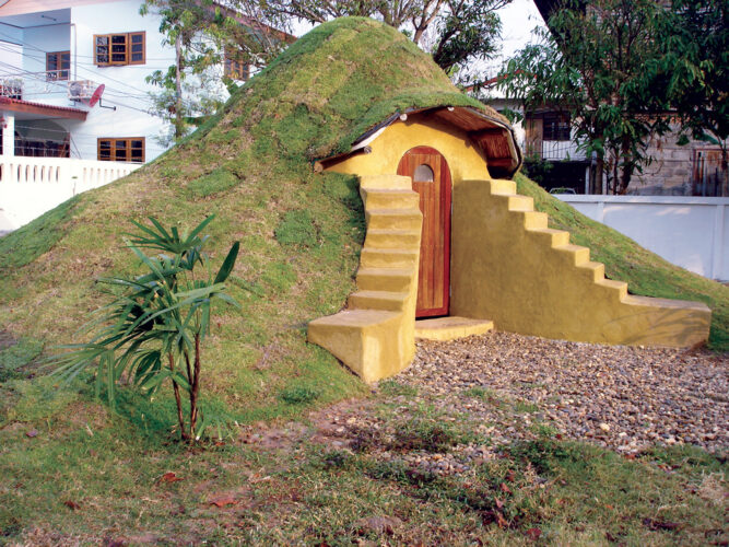 Low-Cost Earthbag Buildings Step-by-Step